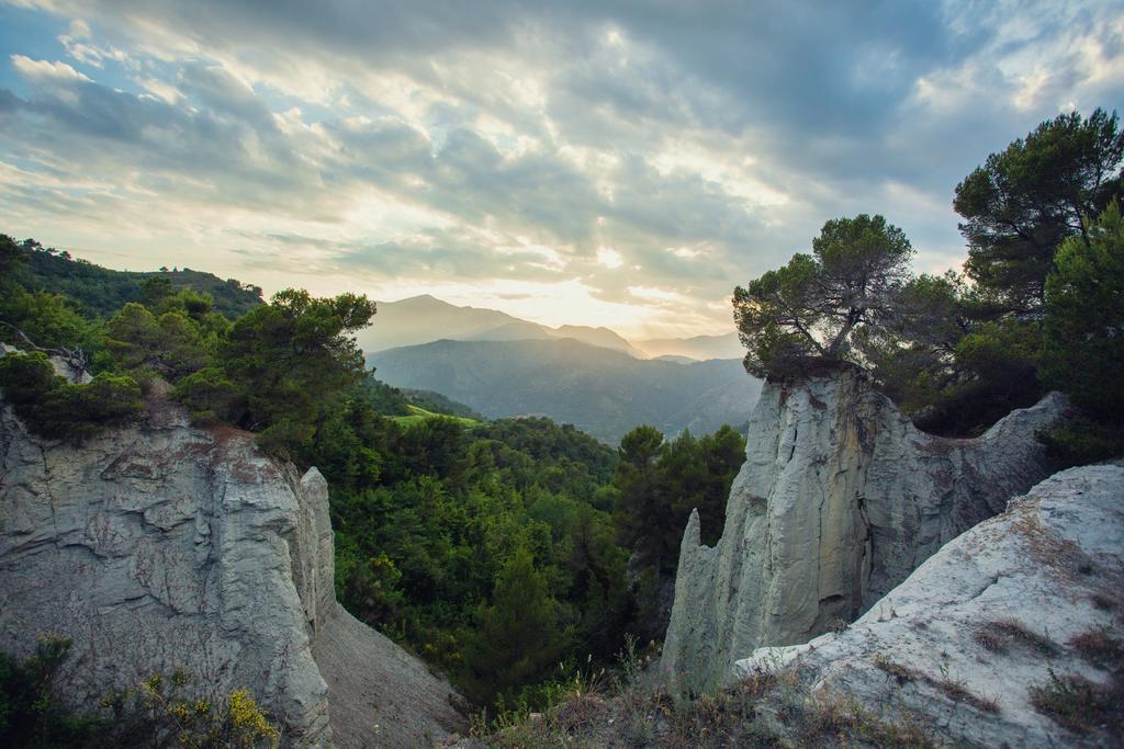 Terre Bianche Appartamenti Dolceacqua Exterior foto