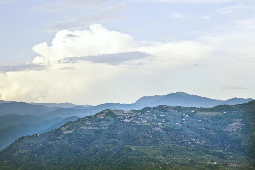Terre Bianche Appartamenti Dolceacqua Exterior foto